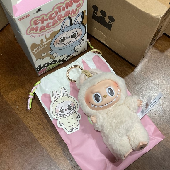 Exciting Macaron Labubu - Soymilk - Picture 6 of 7